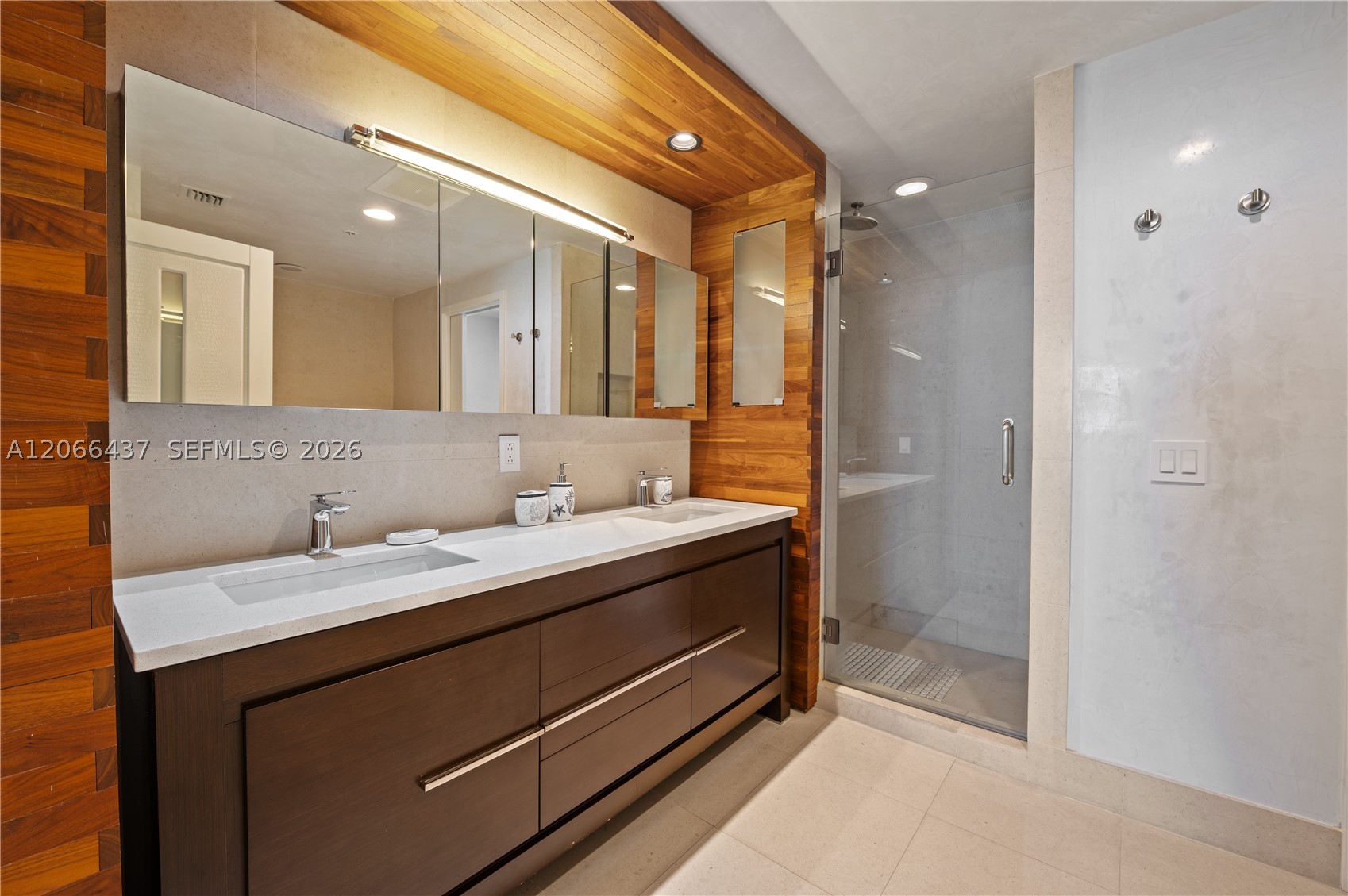 6899 Collins Ave 702 Property Photo 20