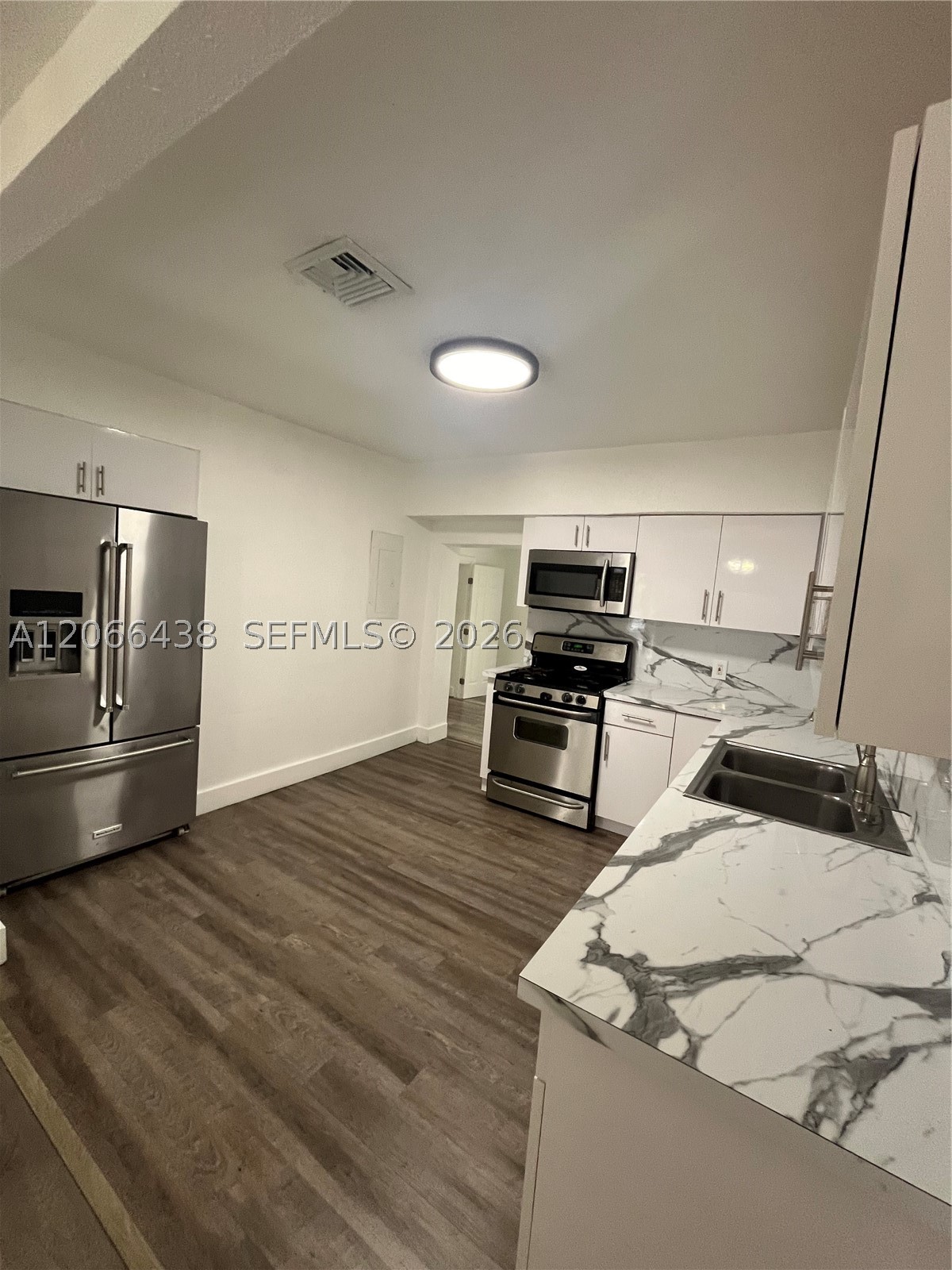 160 W 60th St 0 Property Photo 4