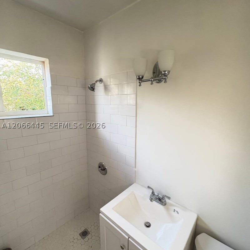 1000 Biarritz Dr 3 Property Photo 4