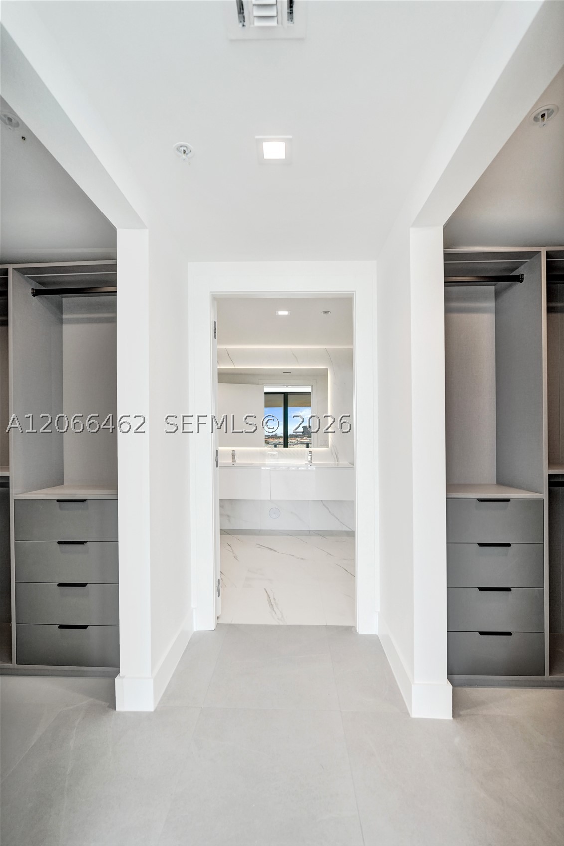 1170 E Hallandale Beach Boulevard 1111 Property Photo 26