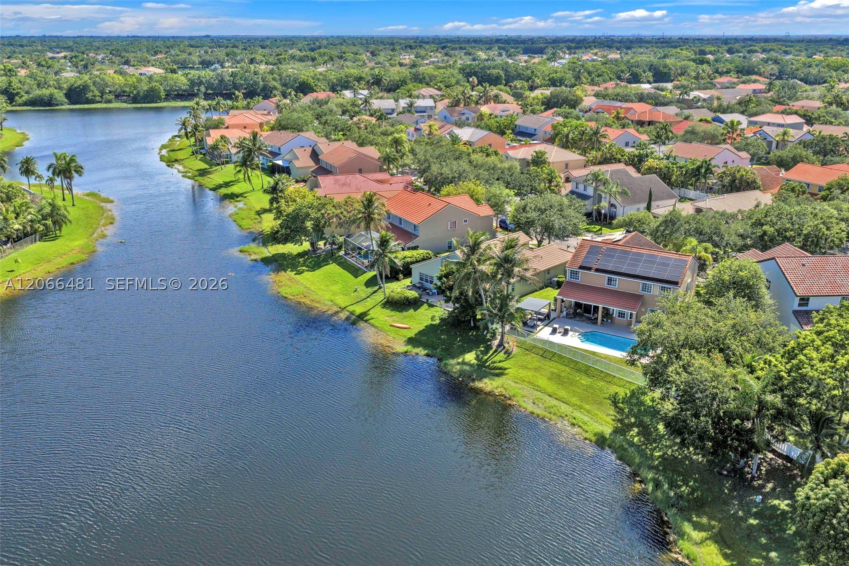 480 Cambridge Dr Property Photo 1