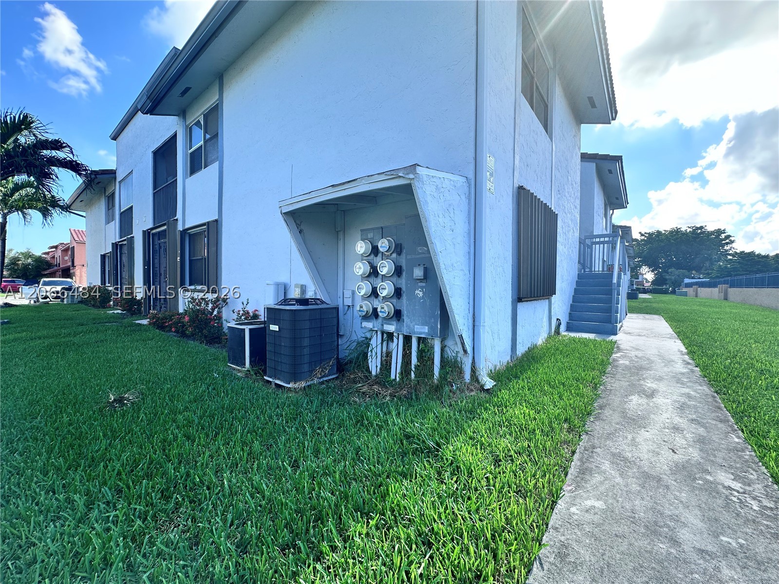 2740 W 63rd Pl 13-25 Property Photo 1