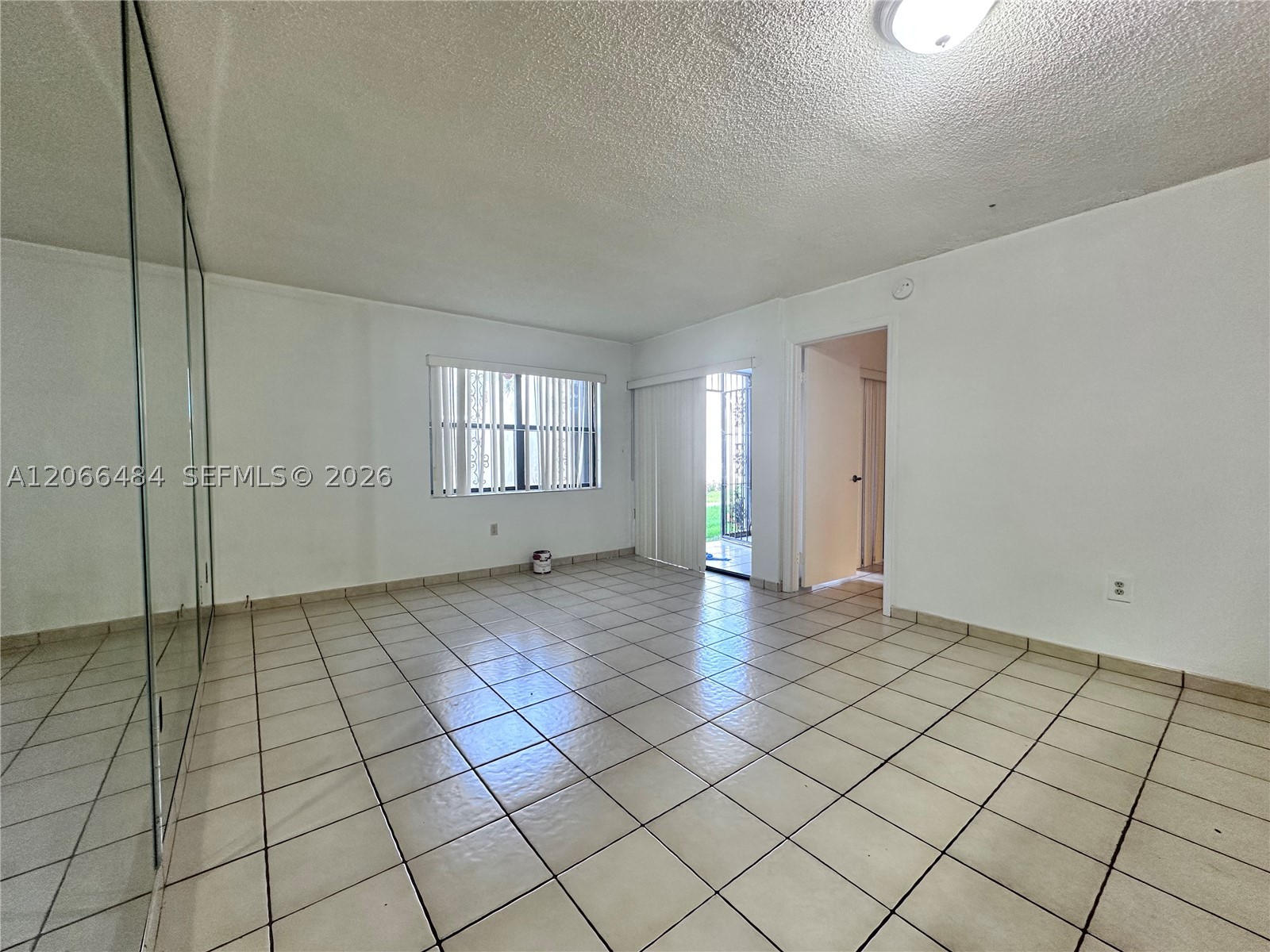 2740 W 63rd Pl 13-25 Property Photo 2