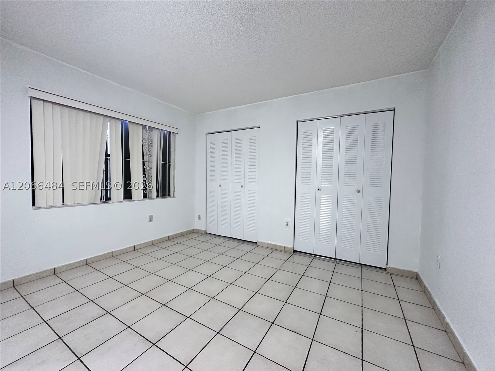 2740 W 63rd Pl 13-25 Property Photo 5