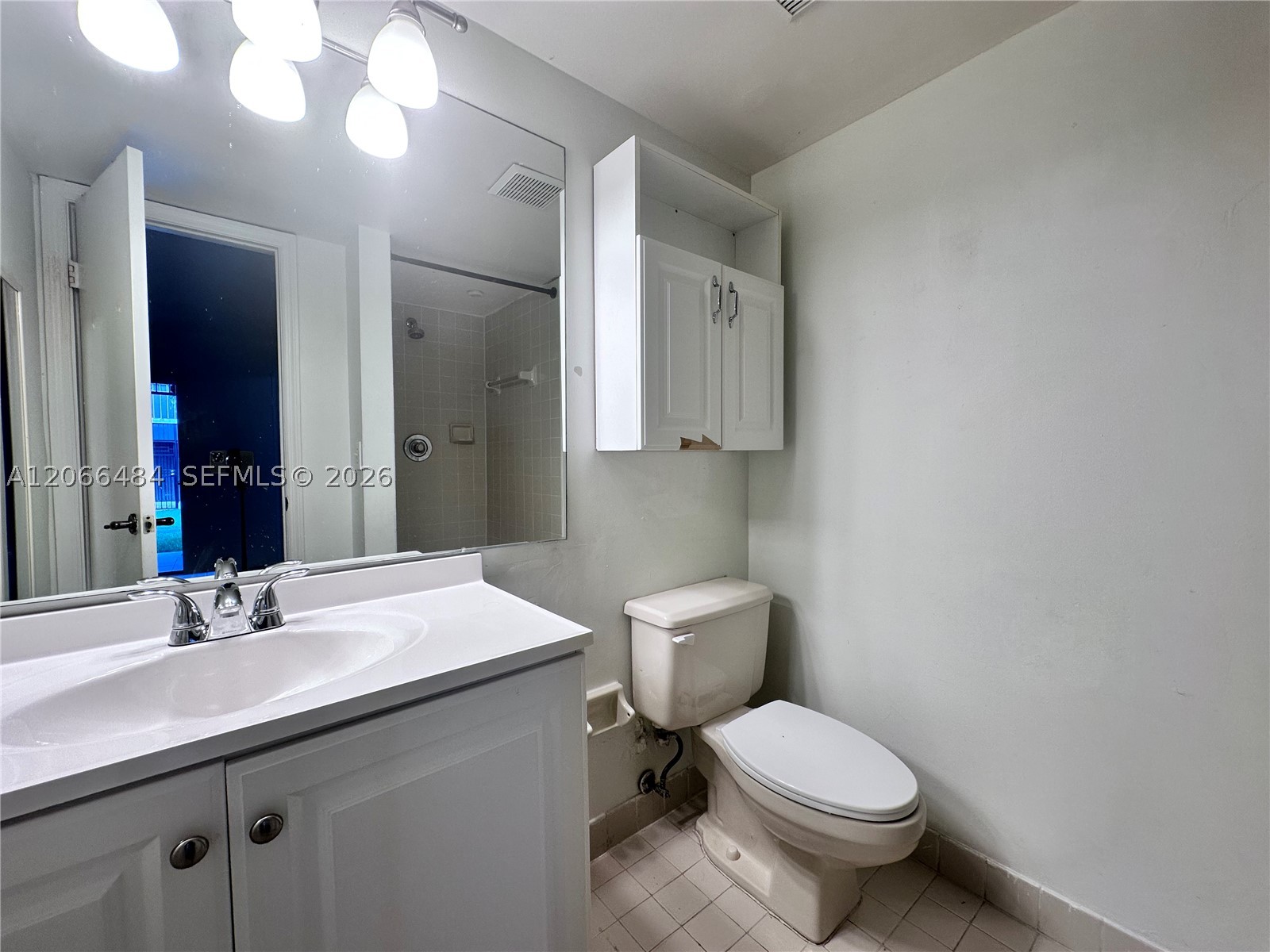 2740 W 63rd Pl 13-25 Property Photo 8