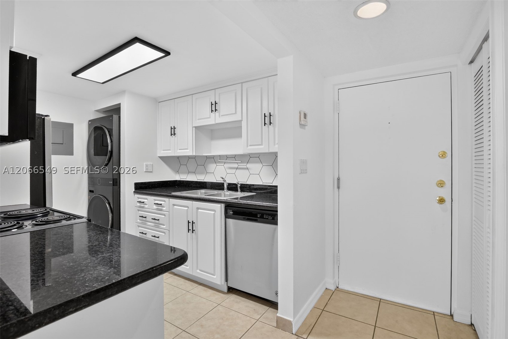 220 Lakeview Dr 210 Property Photo 9