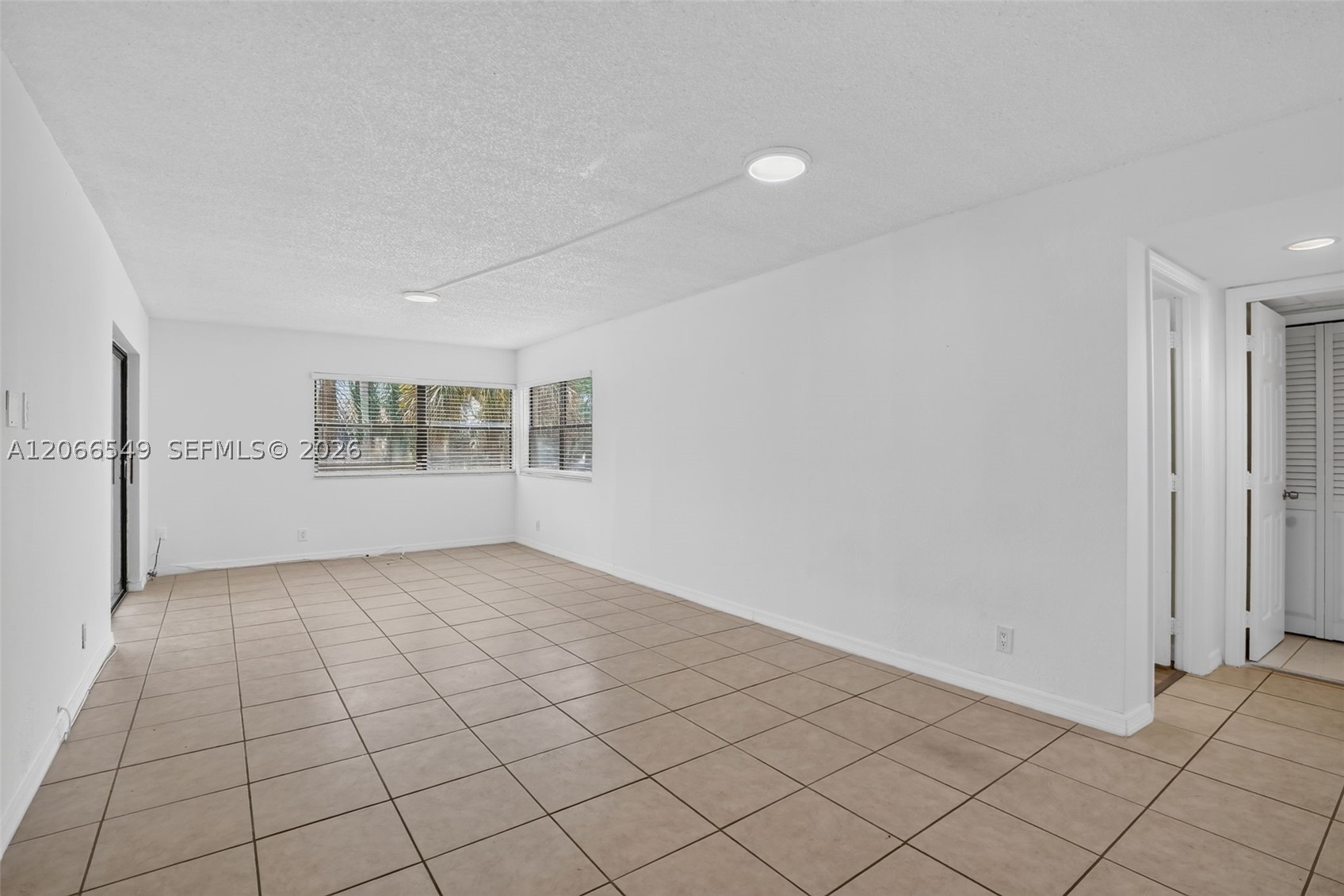 220 Lakeview Dr 210 Property Photo 13