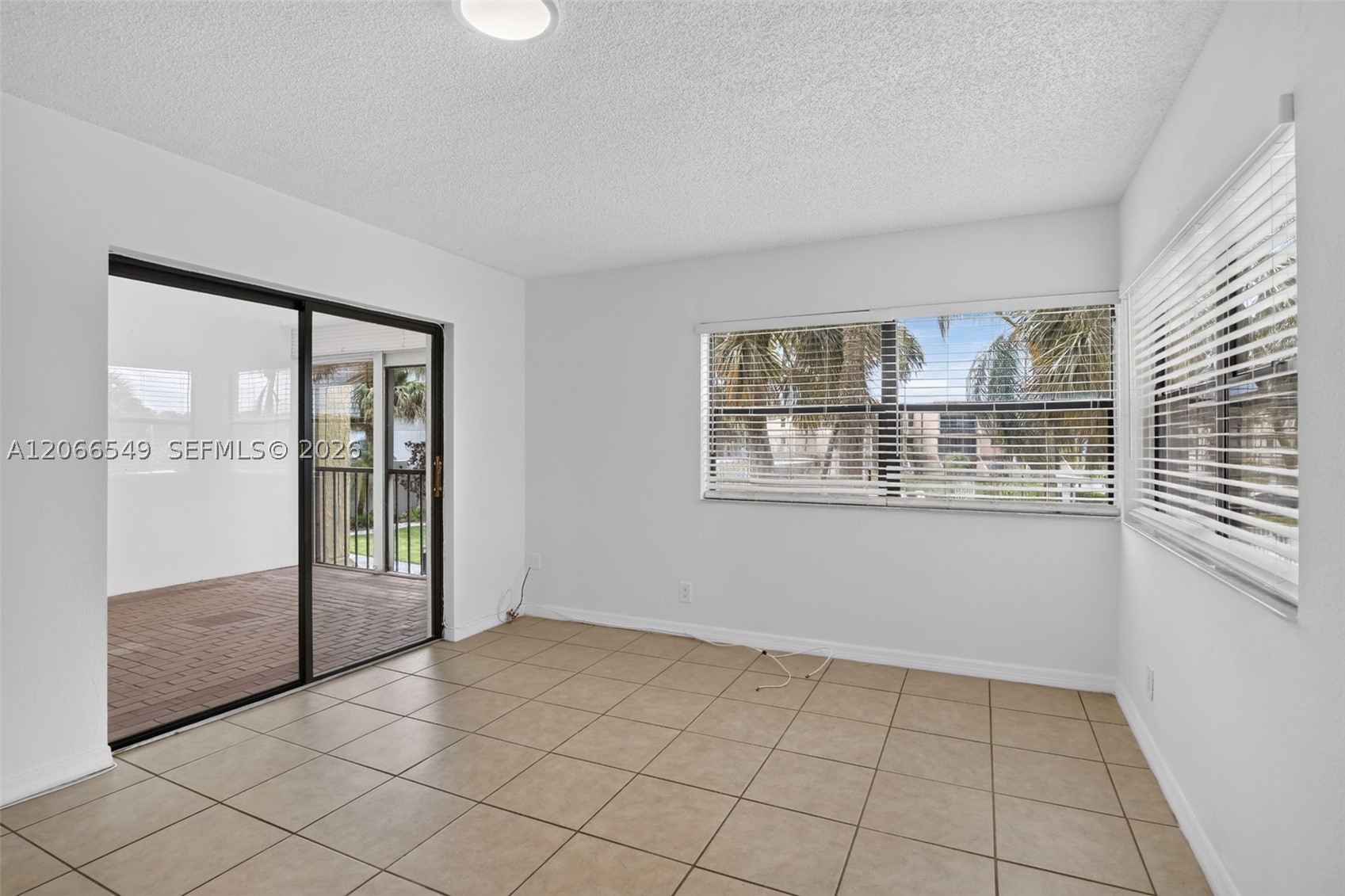 220 Lakeview Dr 210 Property Photo 17