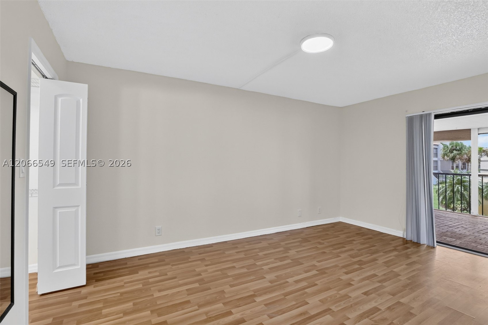 220 Lakeview Dr 210 Property Photo 19