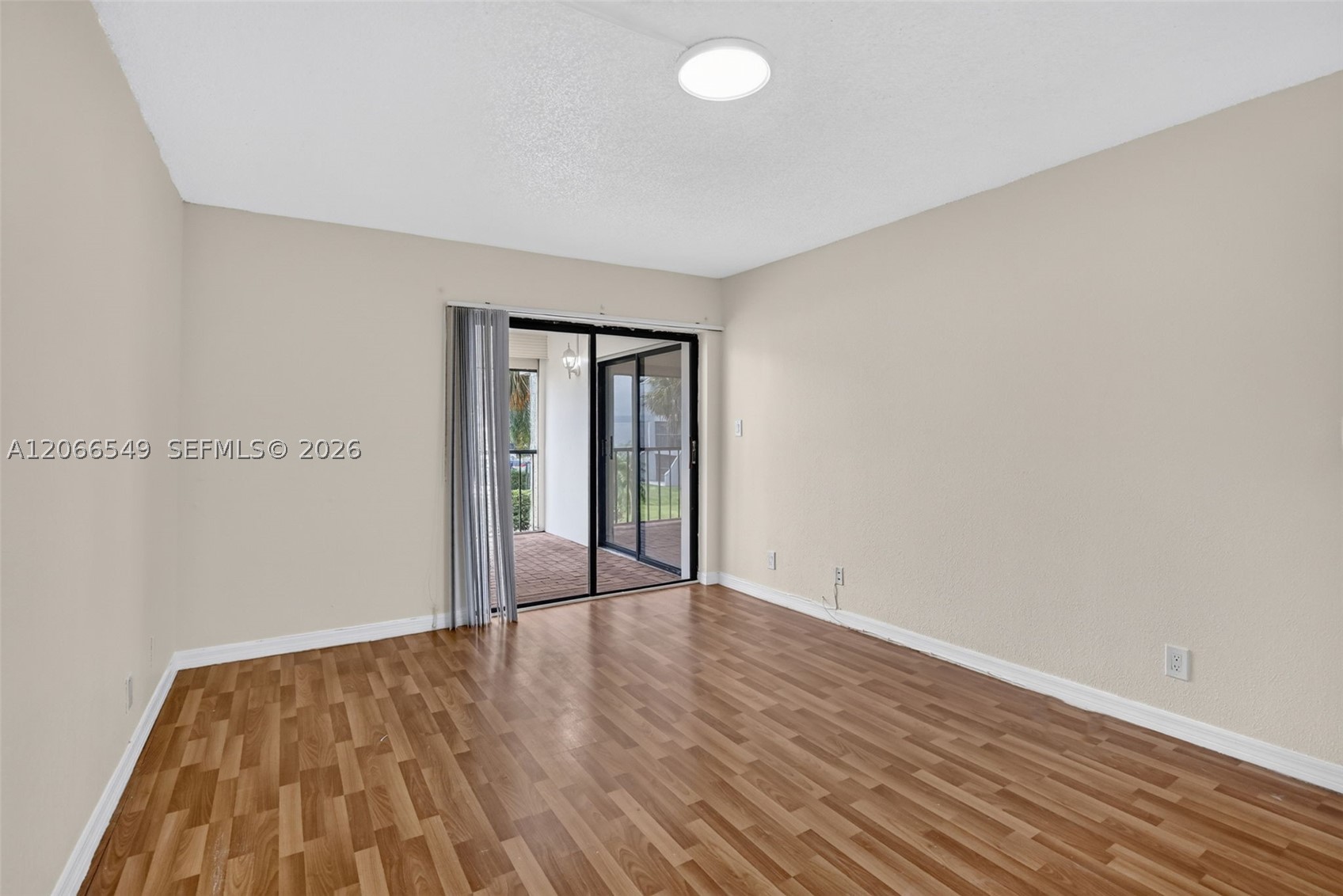 220 Lakeview Dr 210 Property Photo 20