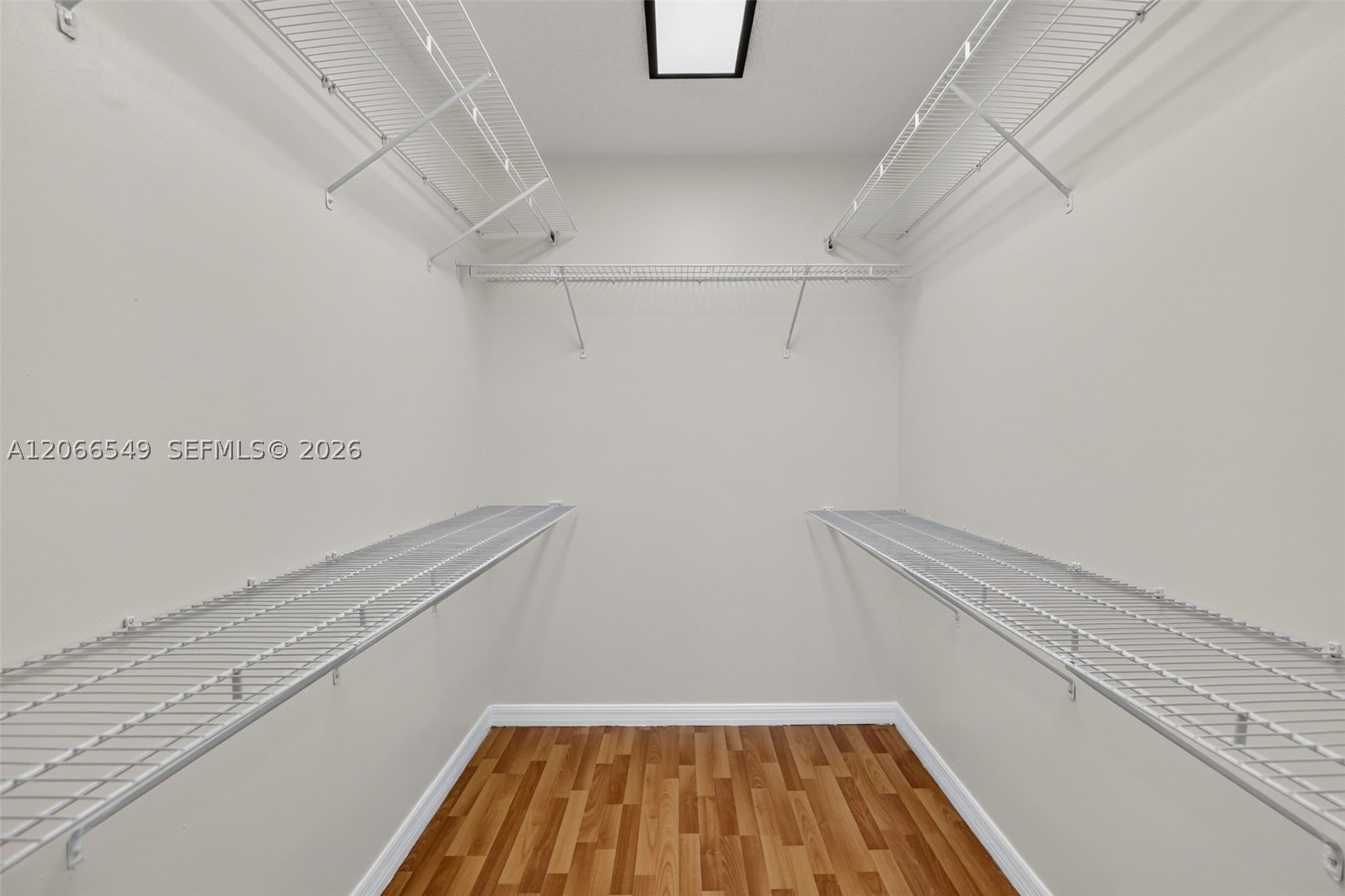 220 Lakeview Dr 210 Property Photo 23