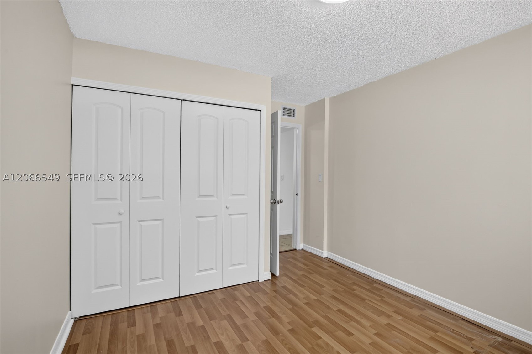 220 Lakeview Dr 210 Property Photo 27
