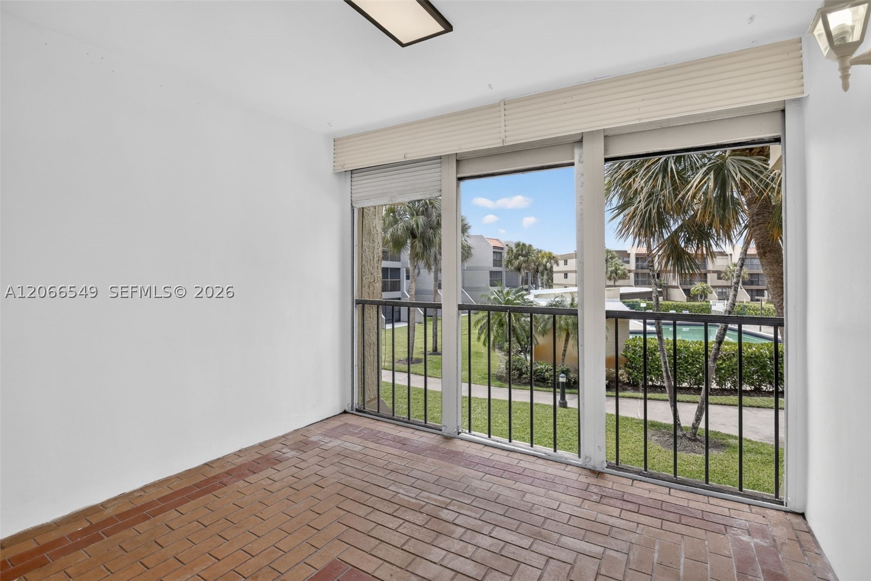 220 Lakeview Dr 210 Property Photo 29