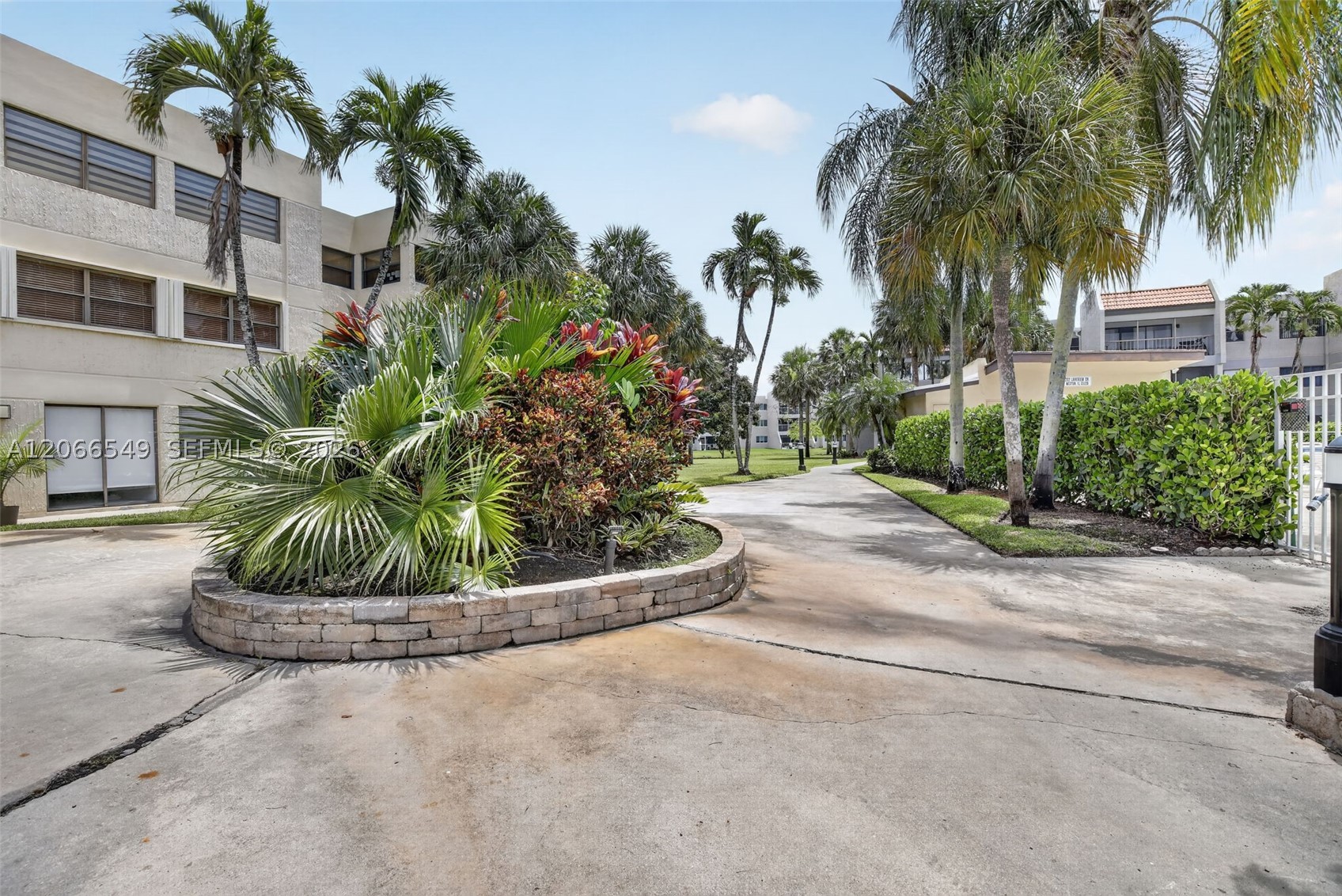 220 Lakeview Dr 210 Property Photo 35