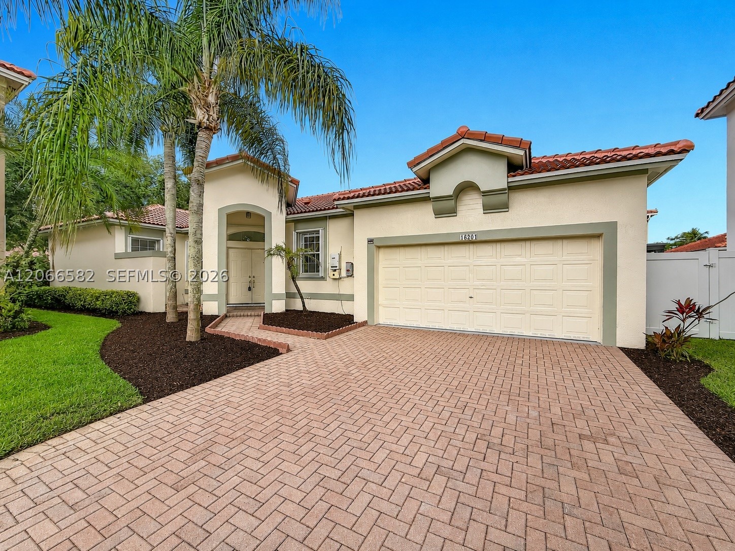 A12066582 Property Photo 2