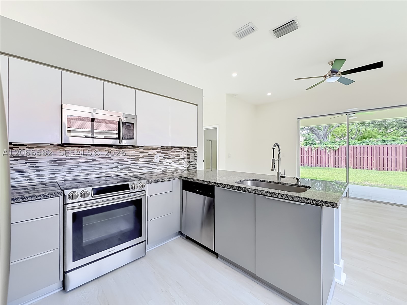 A12066582 Property Photo 14