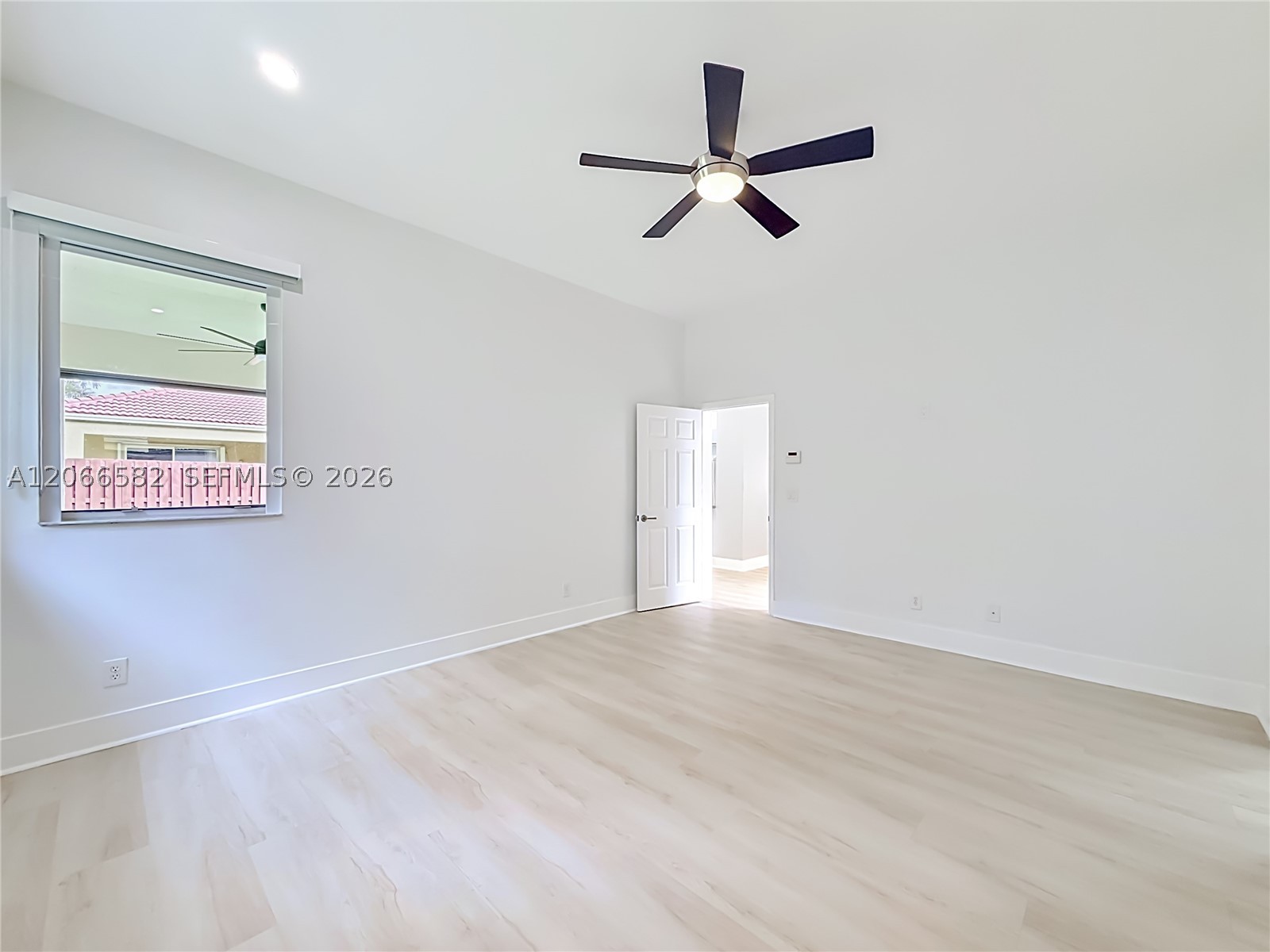 A12066582 Property Photo 23