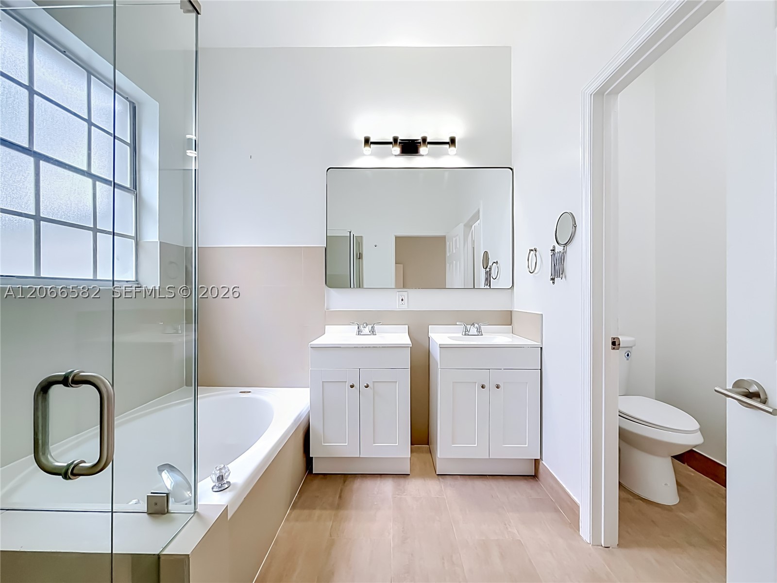 A12066582 Property Photo 24