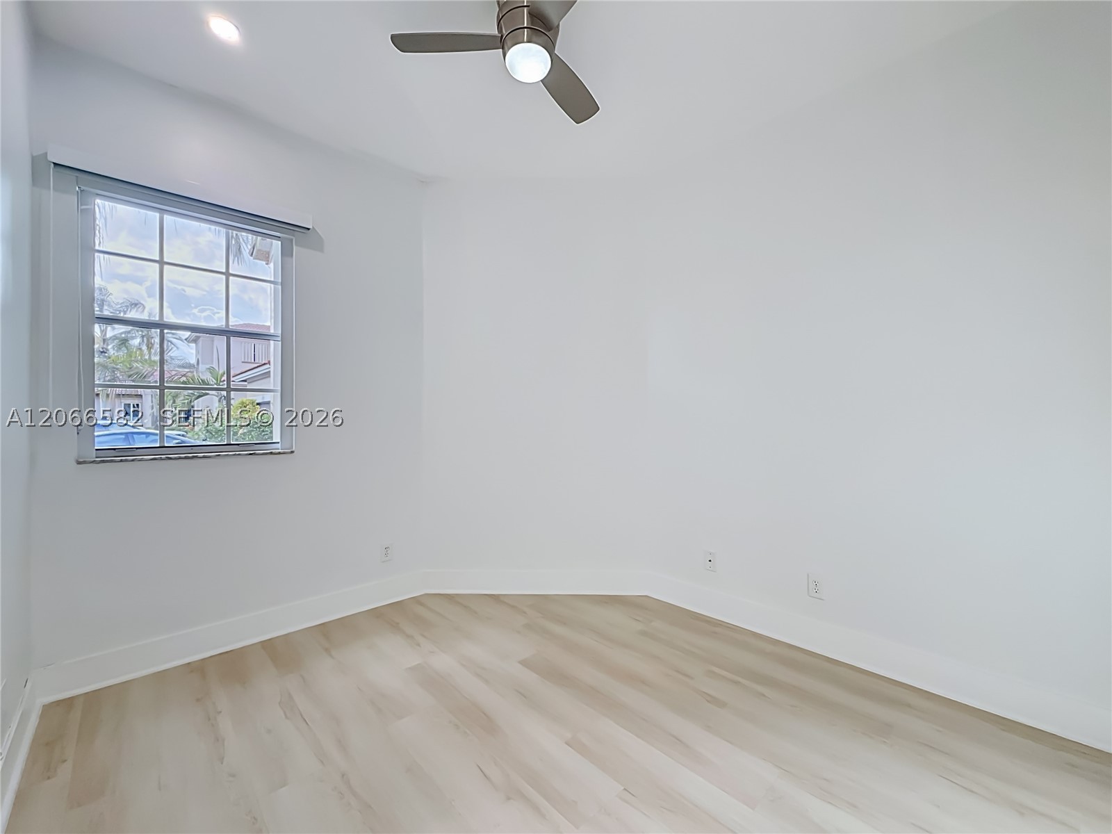 A12066582 Property Photo 27