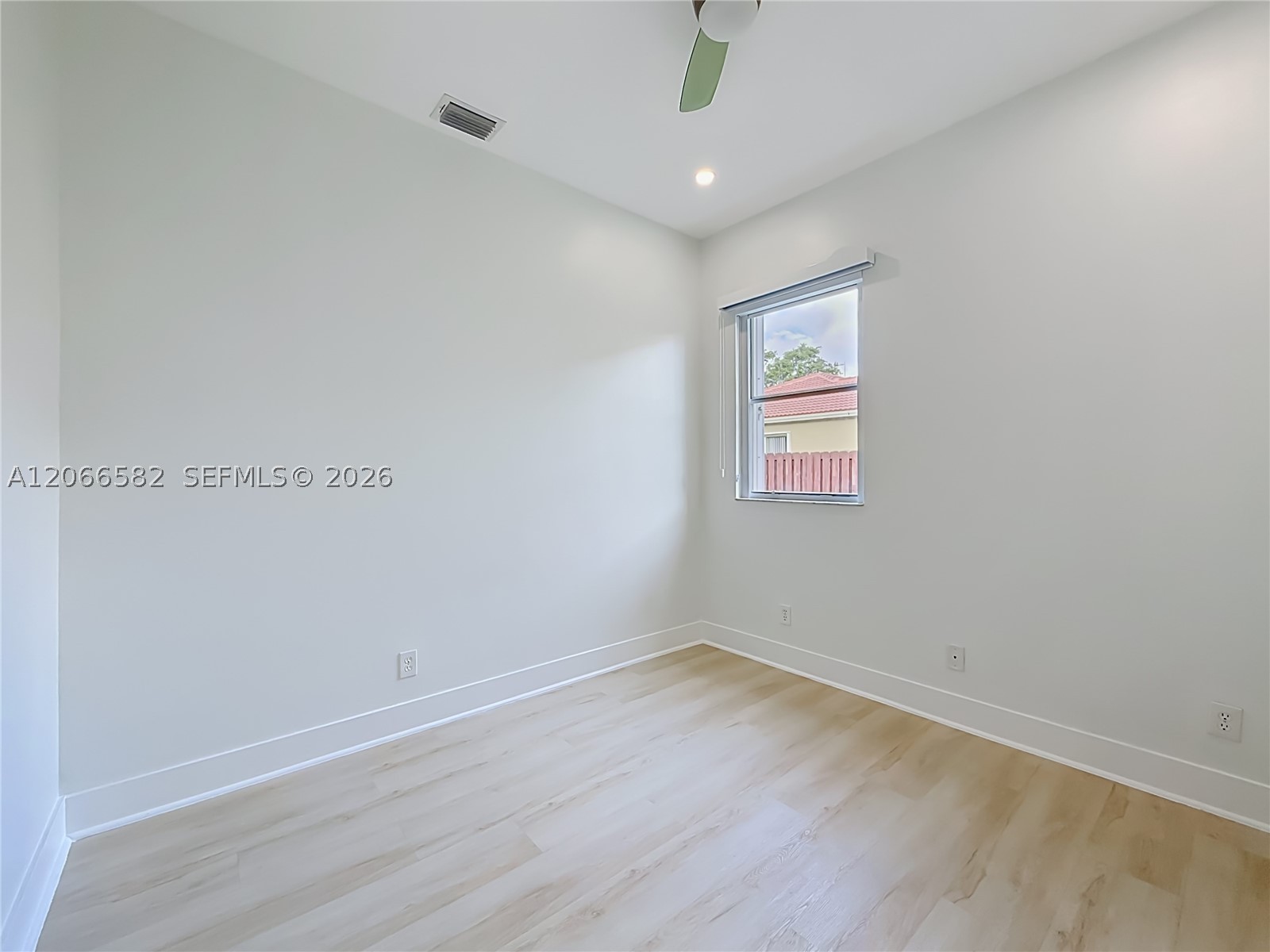 A12066582 Property Photo 29