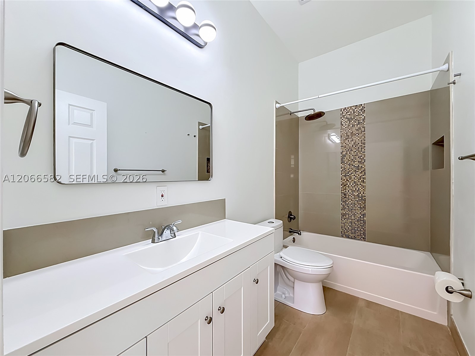 A12066582 Property Photo 32