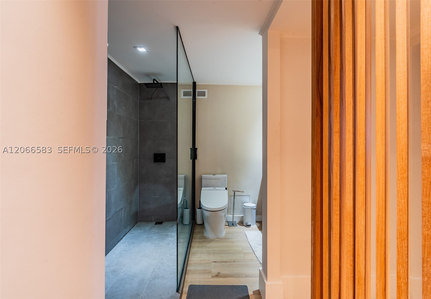2301 Collins Ave 719 Property Photo 9
