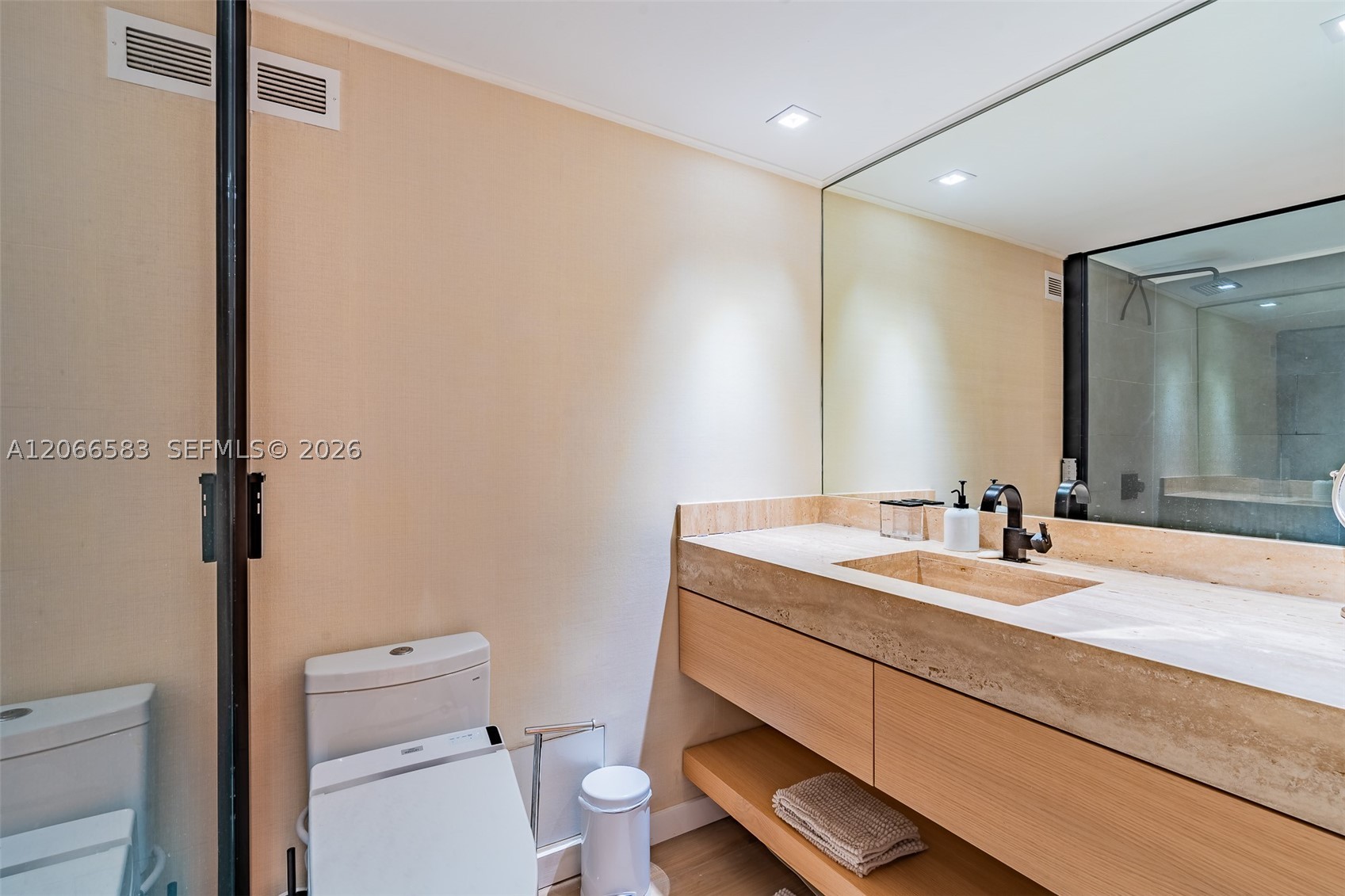 2301 Collins Ave 719 Property Photo 11