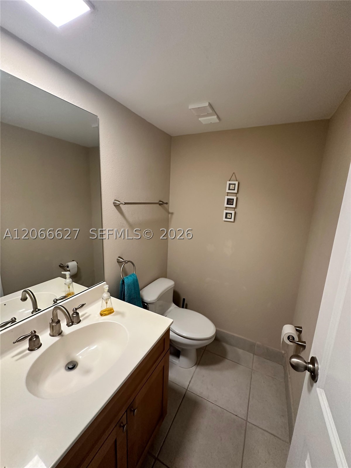 1830 Embassy Dr 118 Property Photo 3