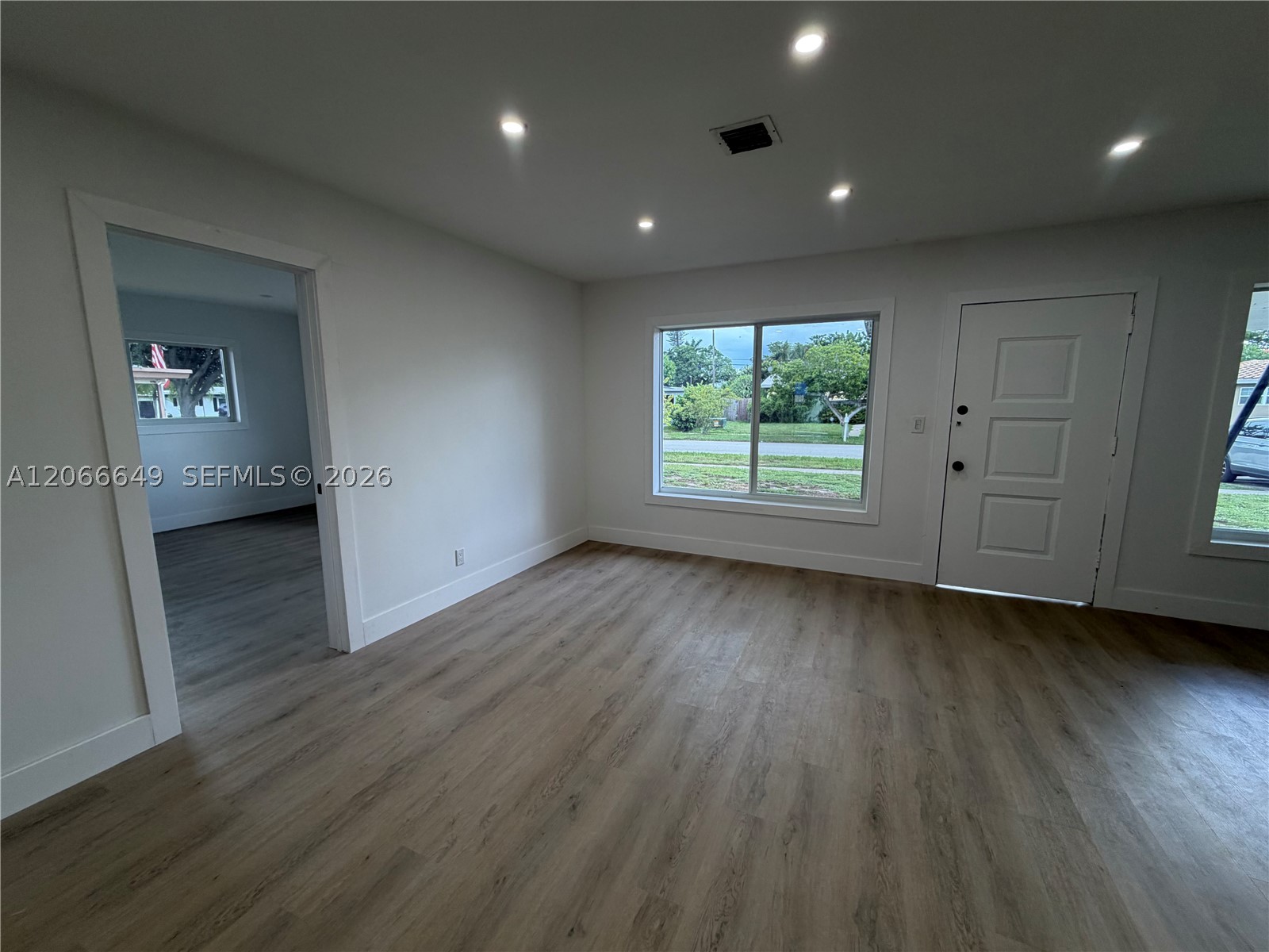 838 Fairway Dr Property Photo 2