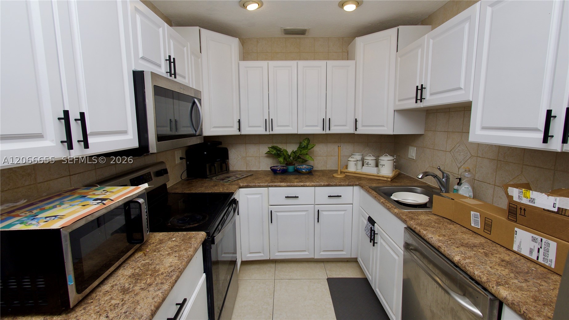 1904 Palmland Dr 3 Property Photo 3