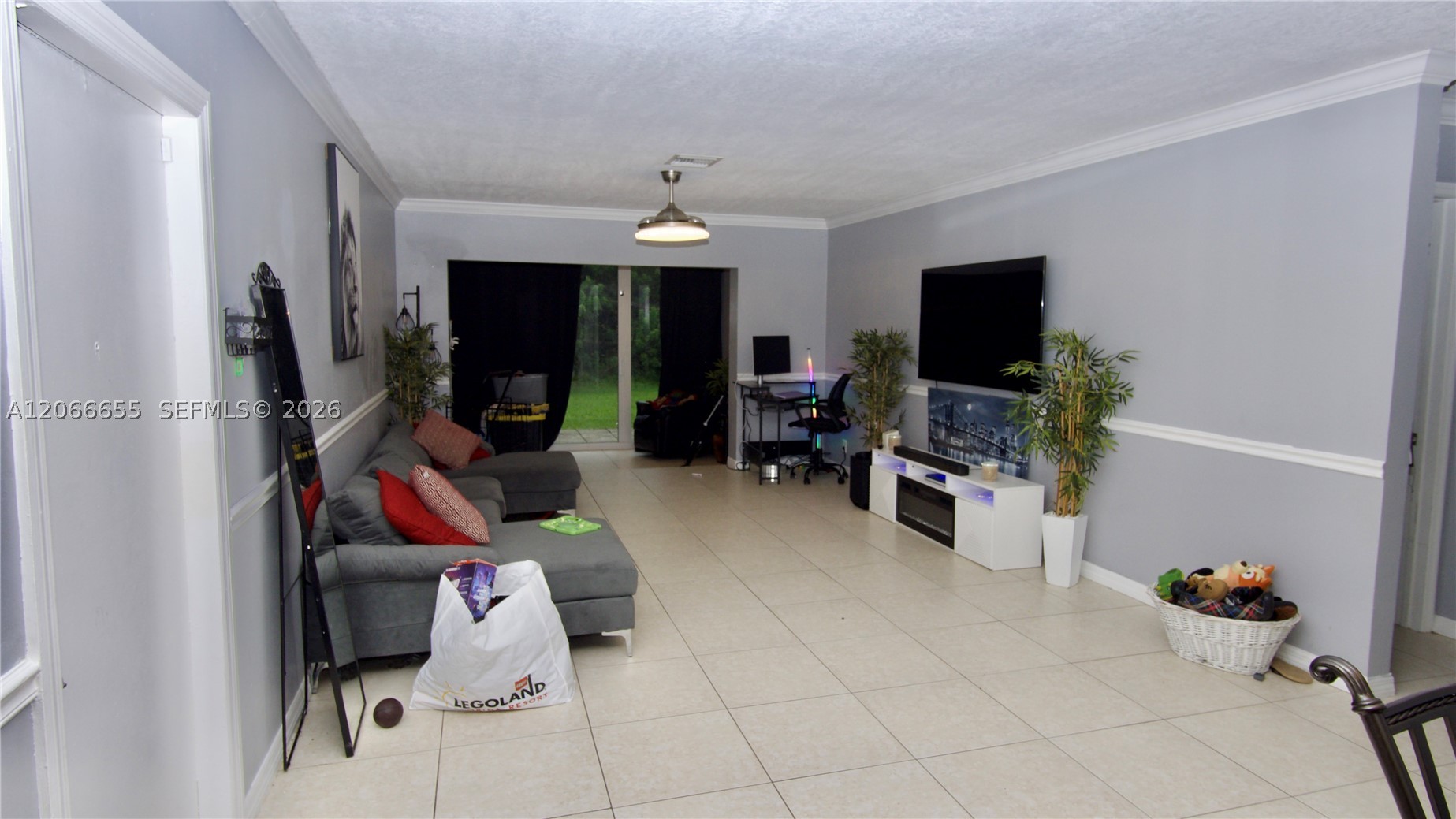 1904 Palmland Dr 3 Property Photo 7