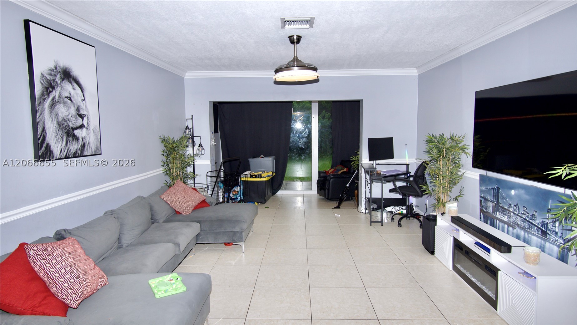 1904 Palmland Dr 3 Property Photo 9