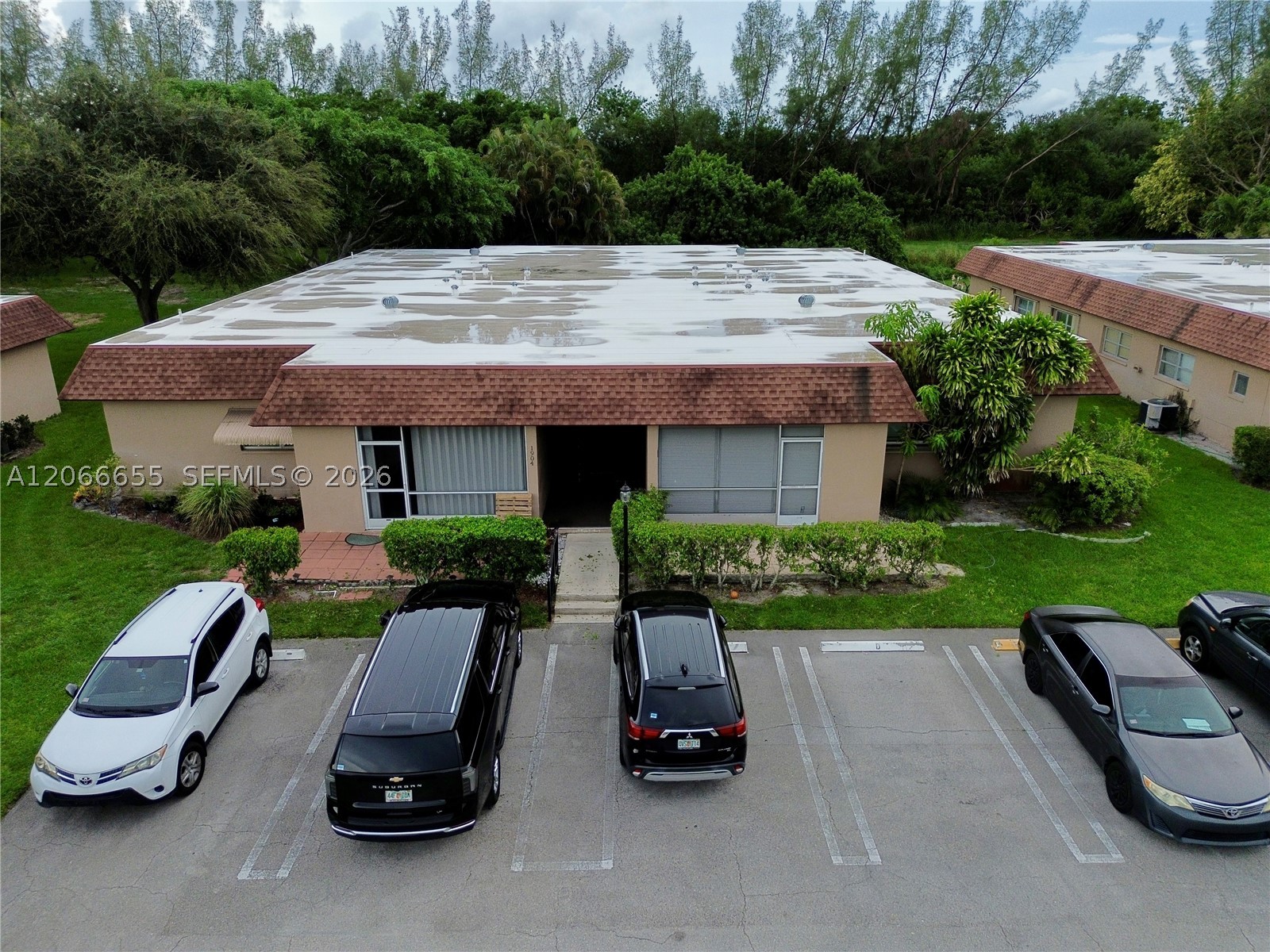 1904 Palmland Dr 3 Property Photo 18