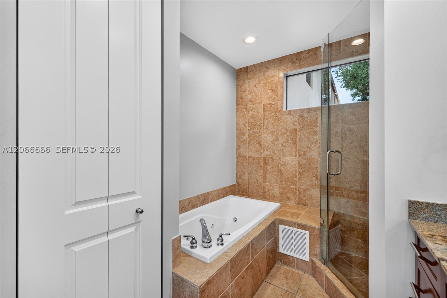 125 Ne 16th Ter Property Photo 29