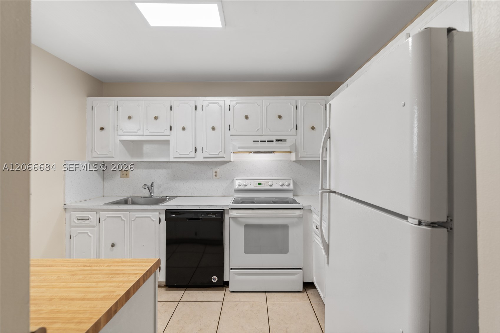 8605 W Sample Rd 306 Property Photo 5