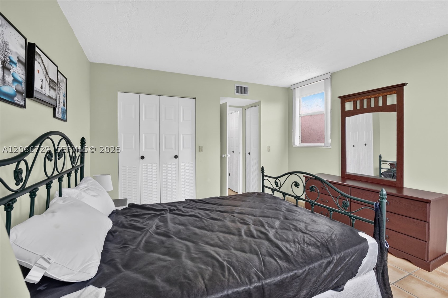 2811 Somerset Dr 405 Property Photo 5