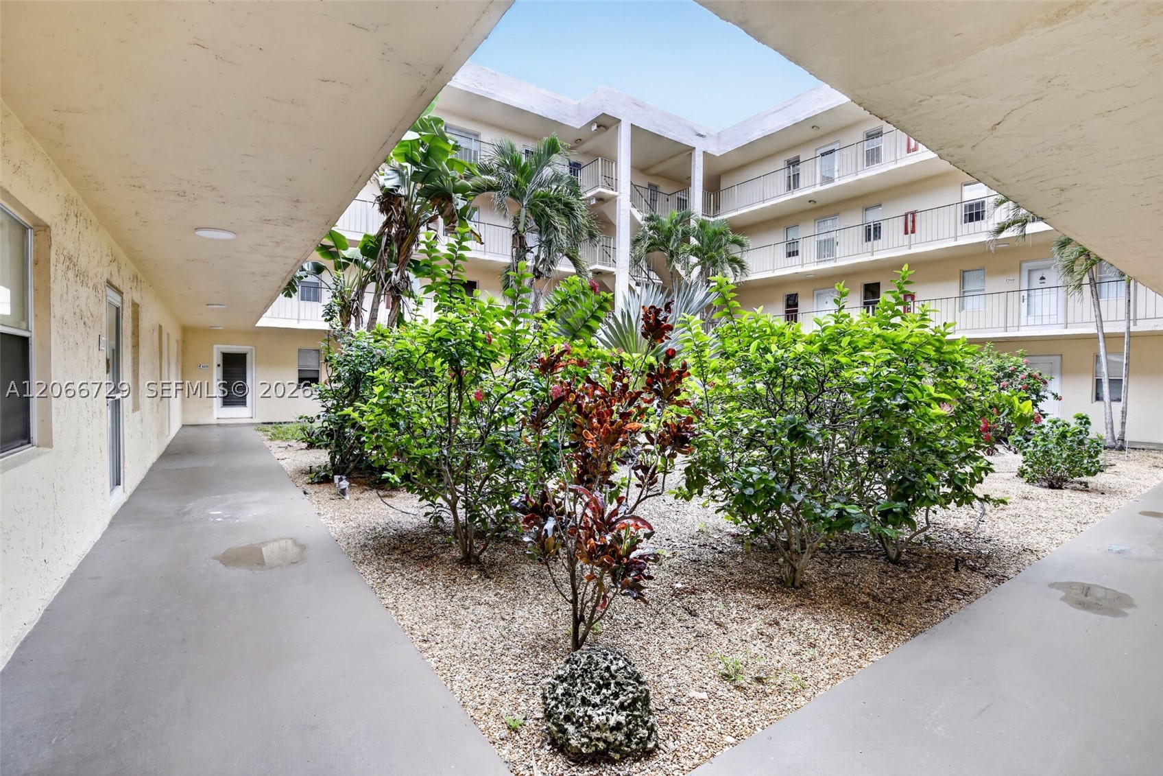 2811 Somerset Dr 405 Property Photo 29