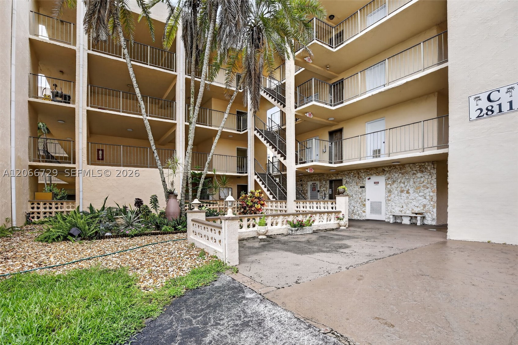 2811 Somerset Dr 405 Property Photo 30