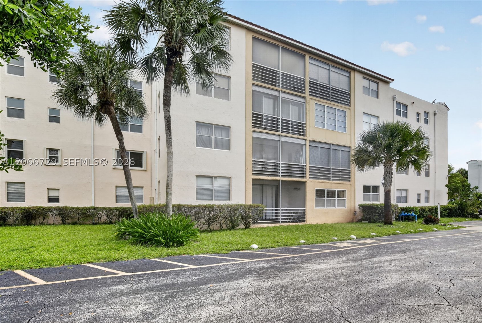 2811 Somerset Dr 405 Property Photo 35