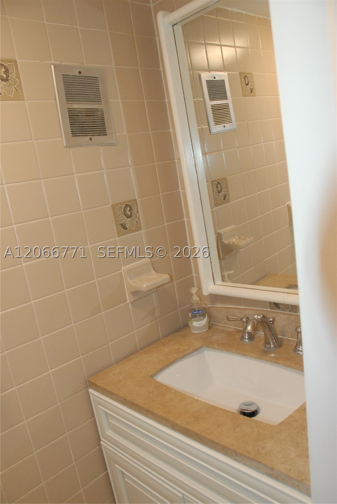 10907 N Kendall Dr 416 Property Photo 4