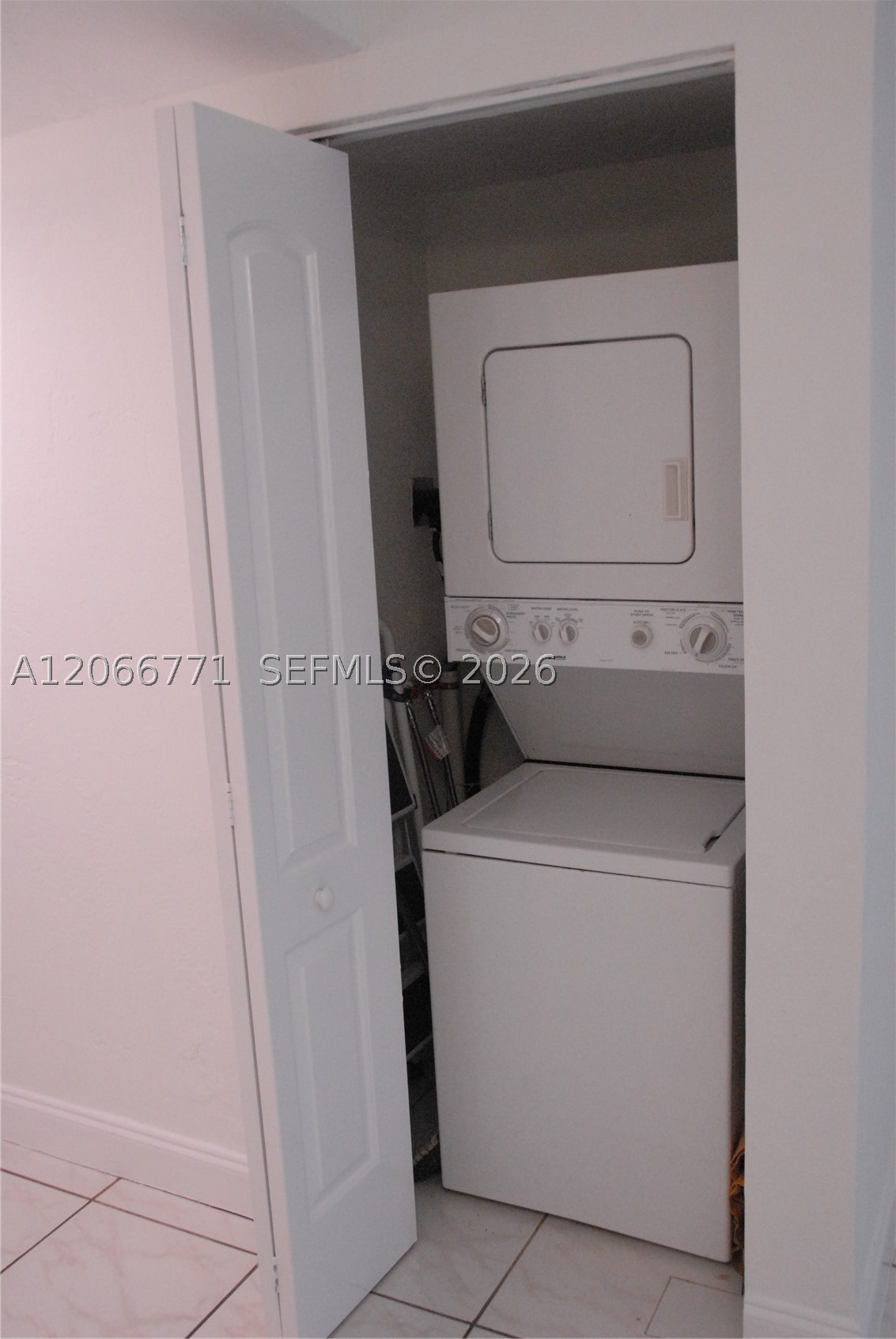 10907 N Kendall Dr 416 Property Photo 7
