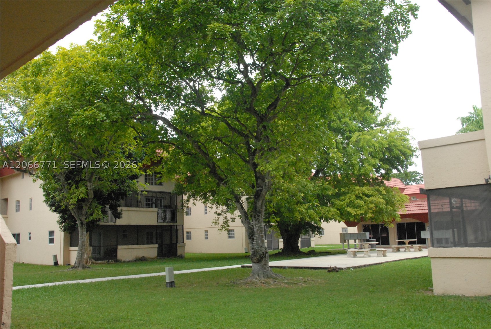 10907 N Kendall Dr 416 Property Photo 32