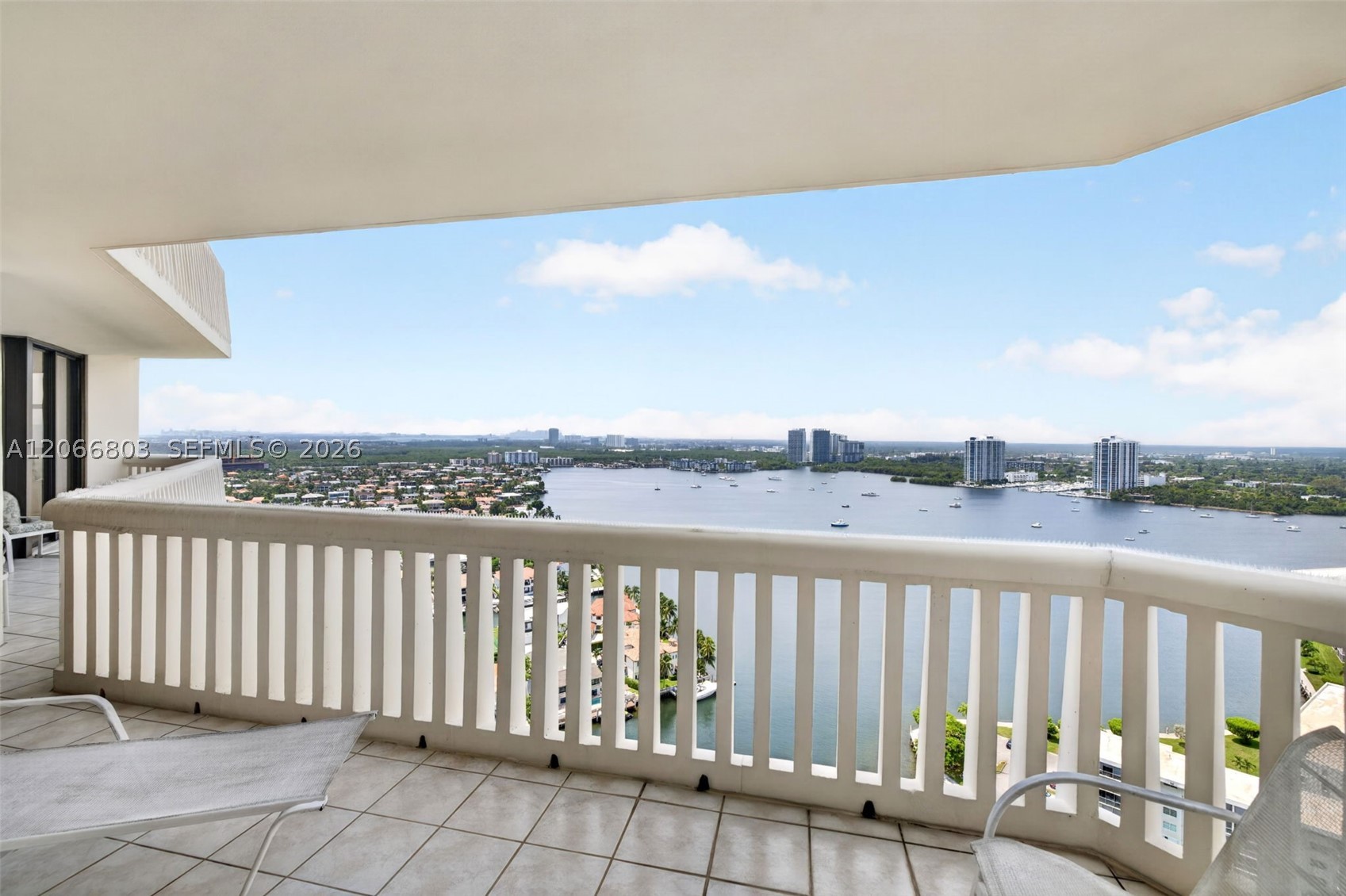 1000 Island Blvd 2911 Property Photo 14
