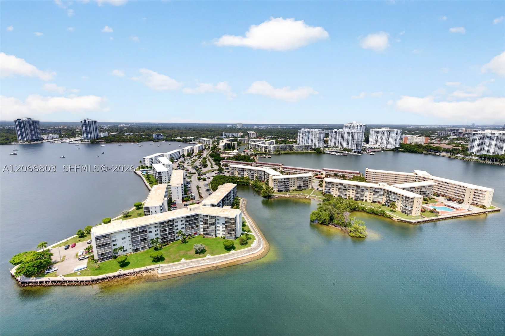 1000 Island Blvd 2911 Property Photo 17