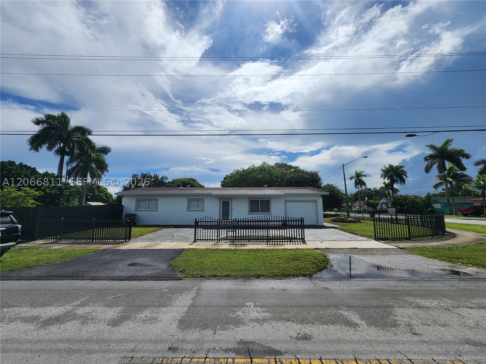 771 NW 15th St Property Photo 1