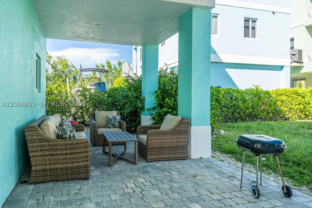 94825 Overseas Property Photo 4