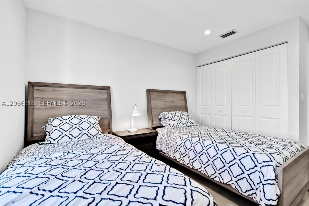 94825 Overseas Property Photo 6