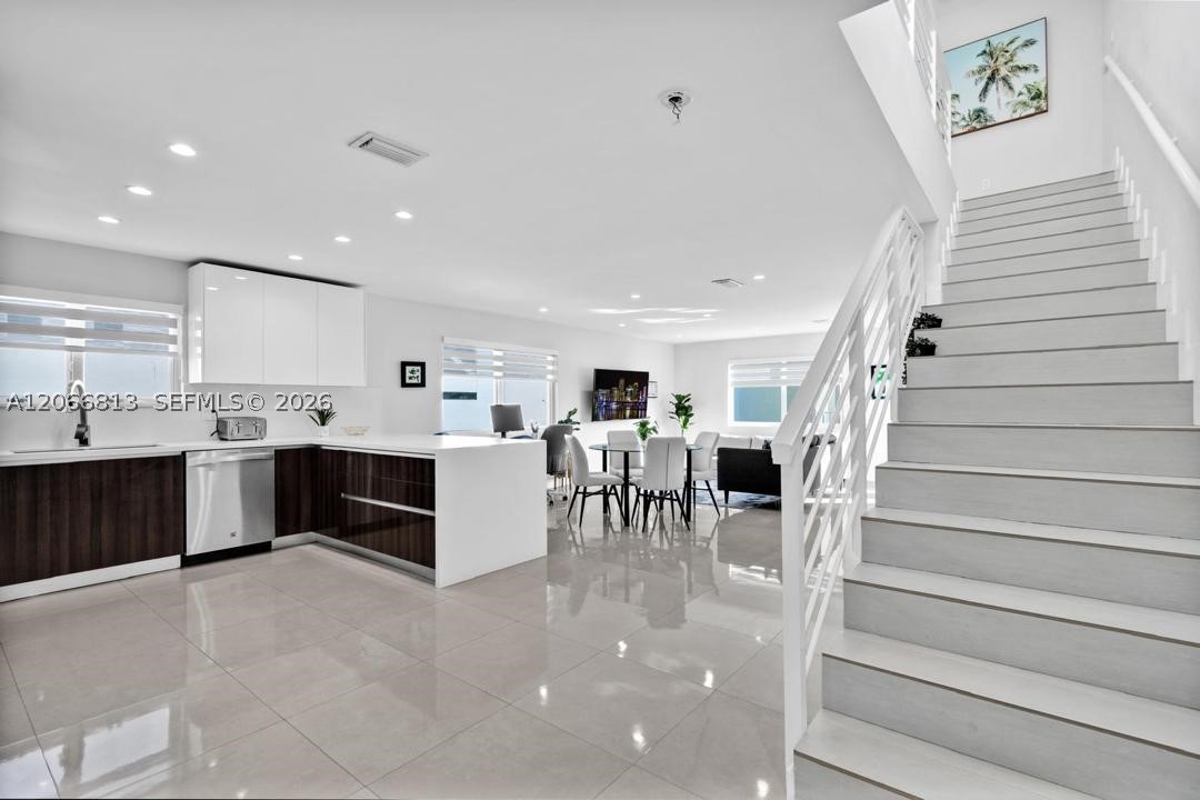 94825 Overseas Property Photo 10