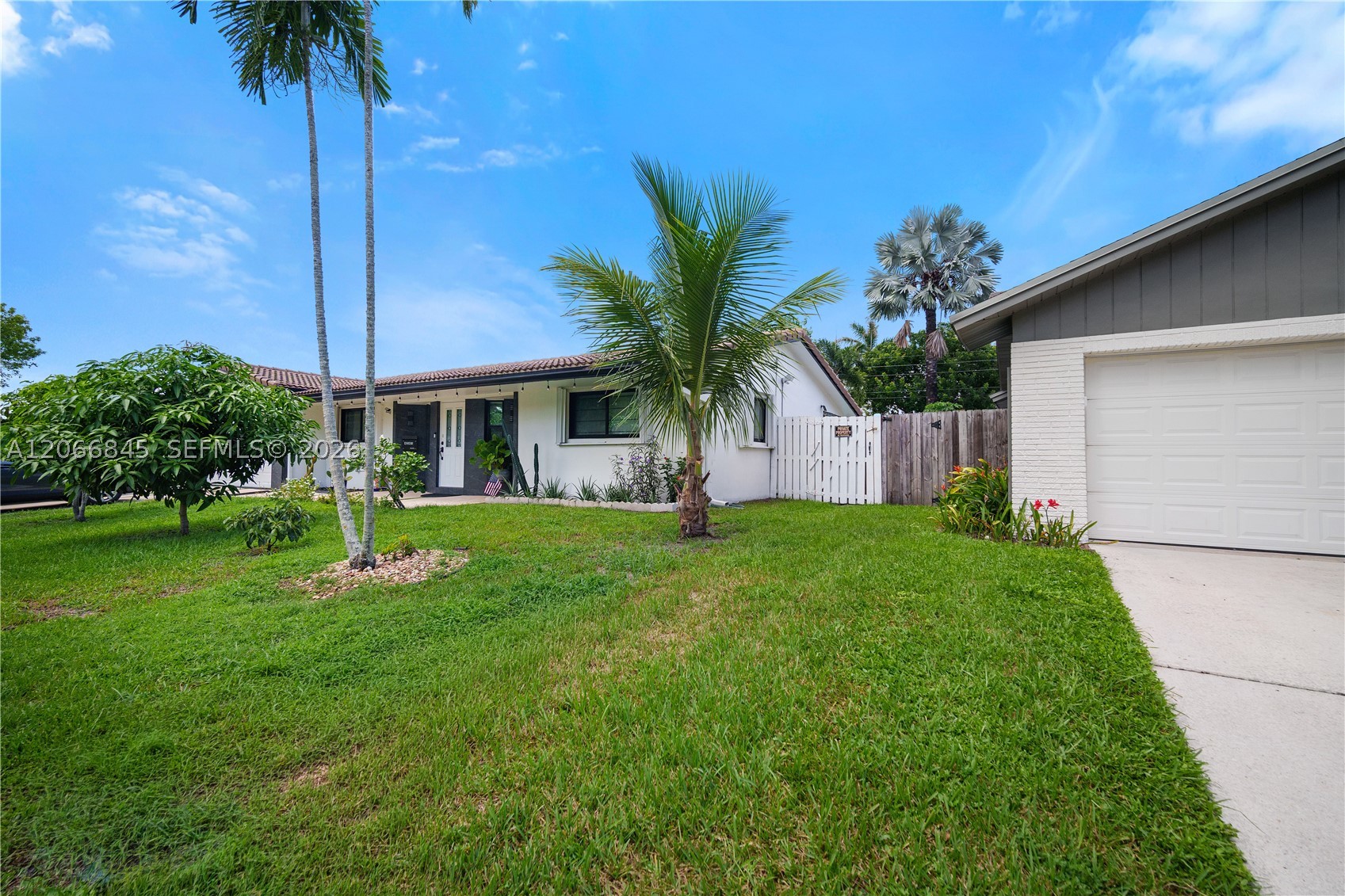 4241 Nw 9th Ct - Property Photo 5