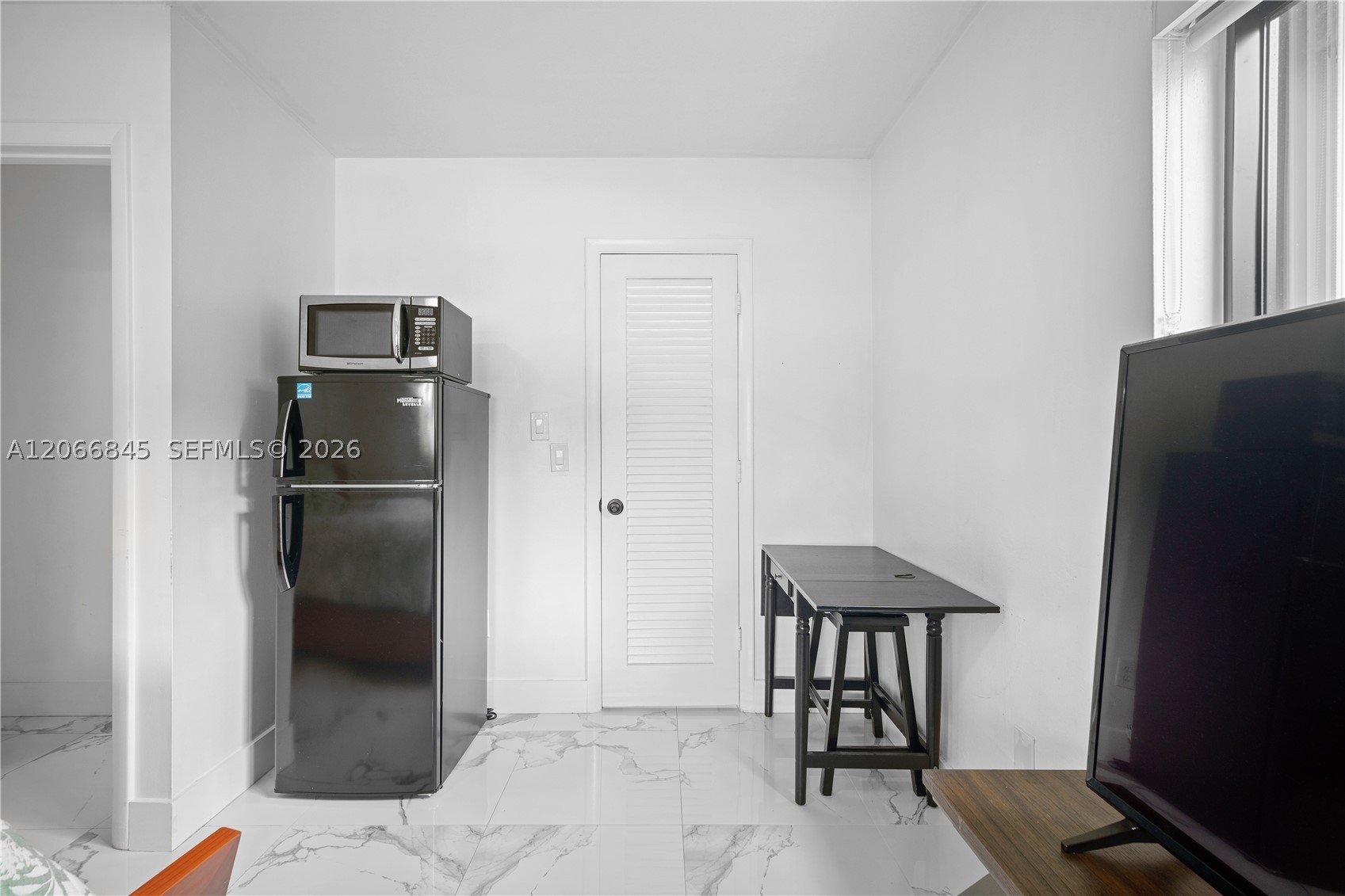 4241 Nw 9th Ct - Property Photo 14